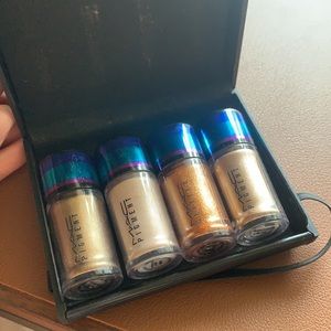 NWOT Four (4) Mac Pigment Eyeshadows with Case